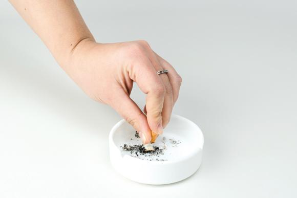 Extinguish cigatettes